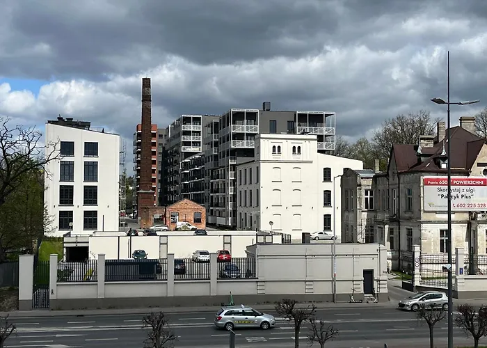 Wygodny Apartament Przy Centrum Manufaktura Z Parkingiem
